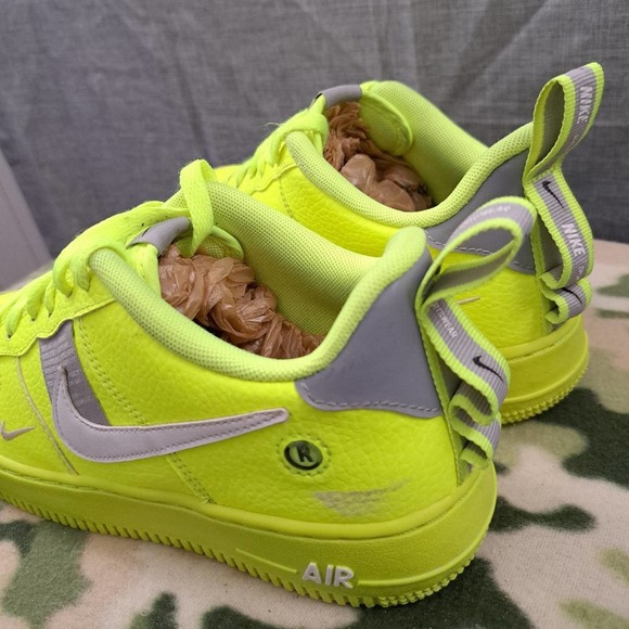 Nike Air Force 1 Low LV8 Utility Volt Yellow Grey AR1708-700 Women 7.5 - Picture 4 of 11